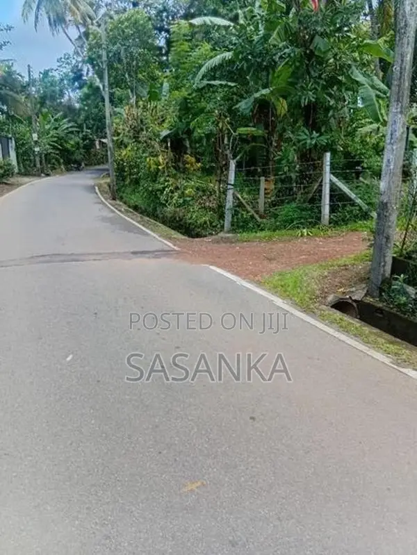 කෑස්බෑව බණ්ඩාරගම පාර මාකන්දන පර්චස් 63 ඉඩම විකිණීමට