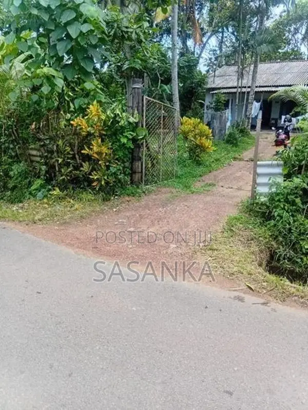 කෑස්බෑව බණ්ඩාරගම පාර මාකන්දන පර්චස් 63 ඉඩම විකිණීමට