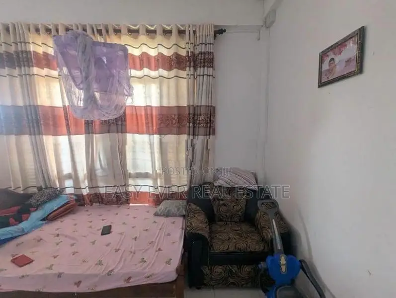 නයිවල Apartment එකක් විකිණීමට / UP 13779