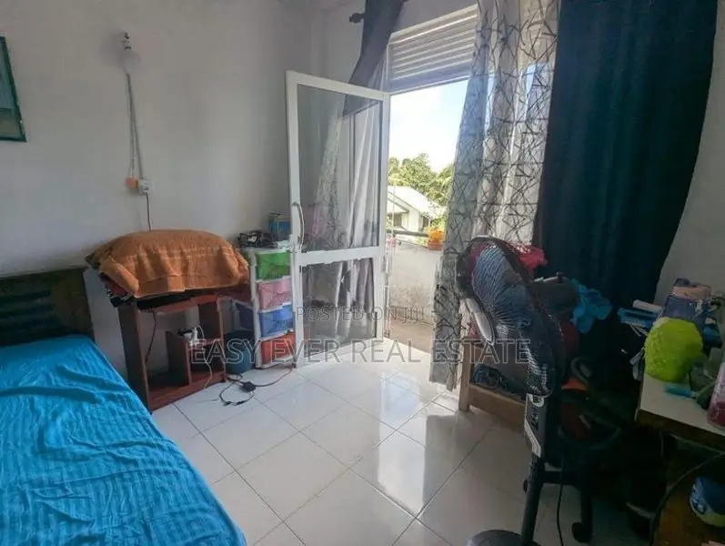 නයිවල Apartment එකක් විකිණීමට / UP 13779
