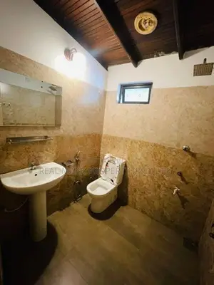 Spacious Guest House for Sale in Biyagama with Excellent Accessibility