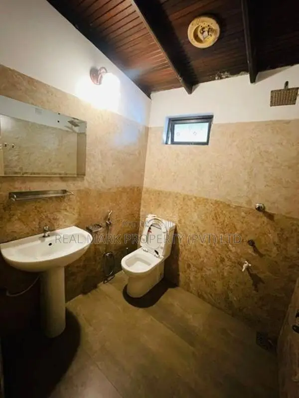 Spacious Guest House for Sale in Biyagama with Excellent Accessibility