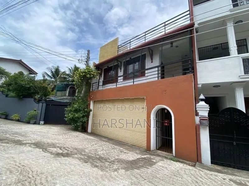 Two Storied Spacious House with Annex Close to Thalawathugoda Junction