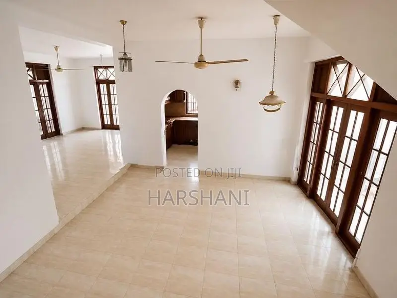 Two Storied Spacious House with Annex Close to Thalawathugoda Junction