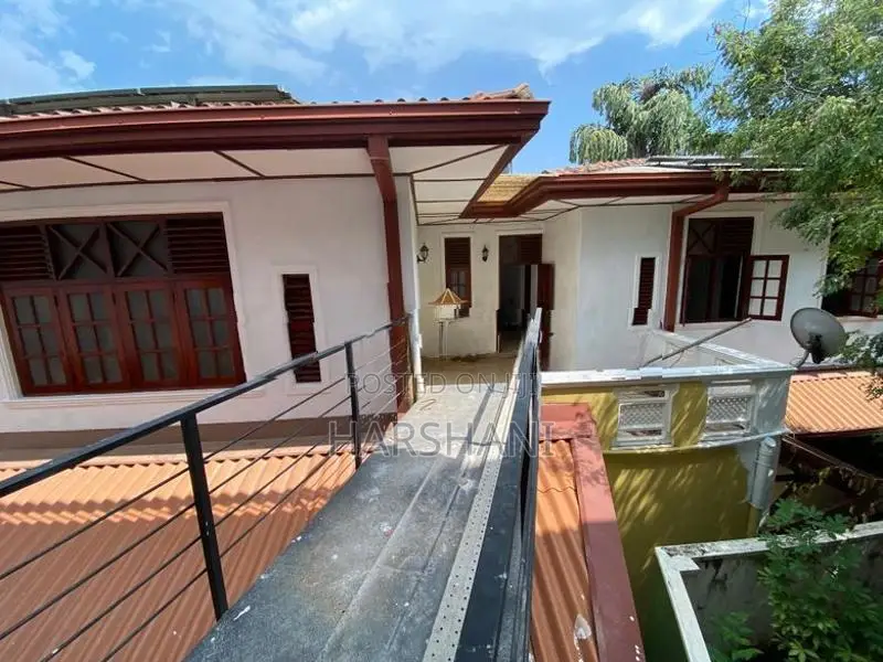Two Storied Spacious House with Annex Close to Thalawathugoda Junction