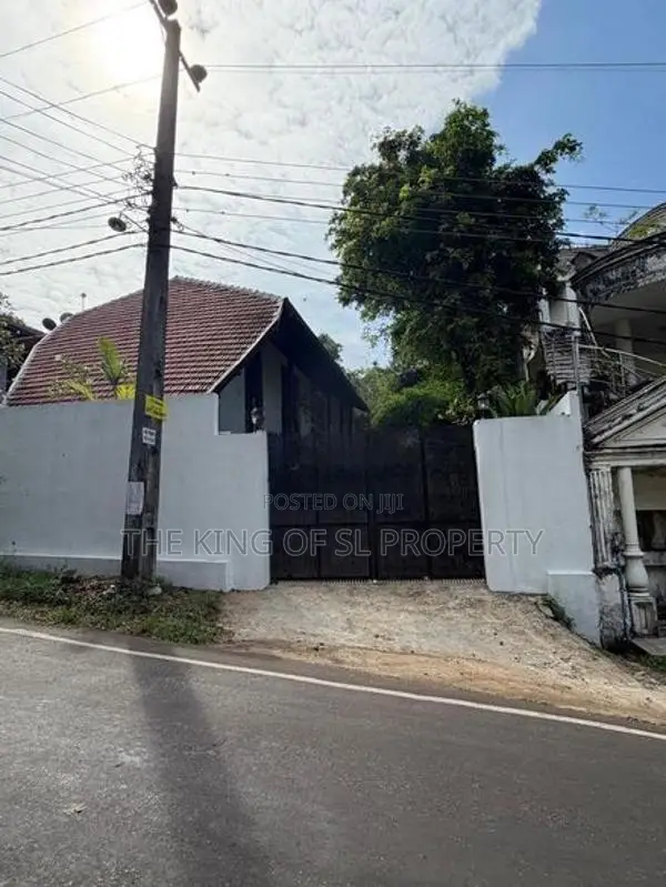 Luxury House for sale in Battaramulla