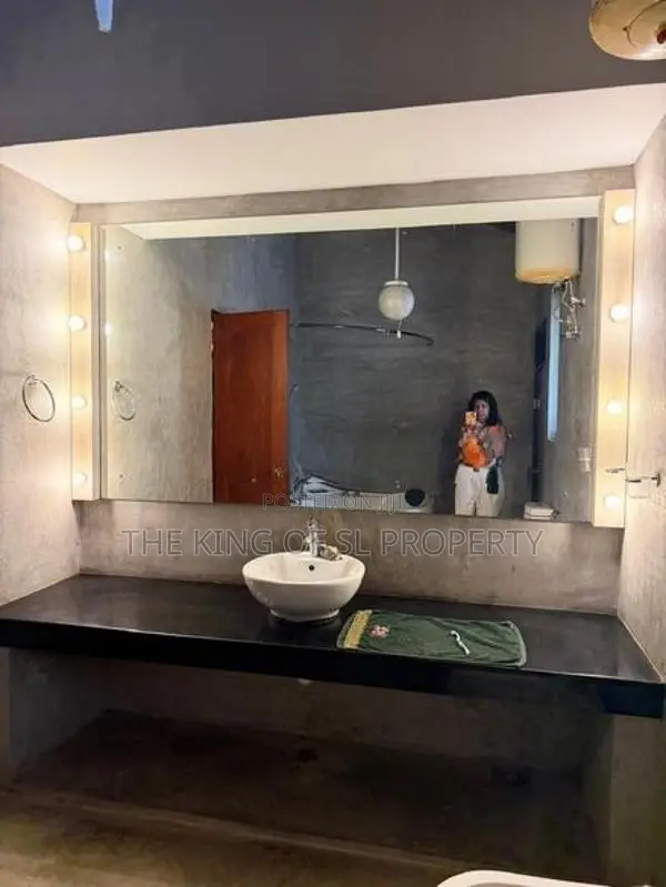 Luxury House for sale in Battaramulla
