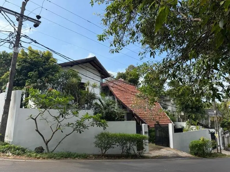 Luxury House for sale in Battaramulla