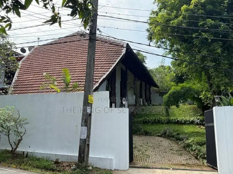 Luxury House for sale in Battaramulla