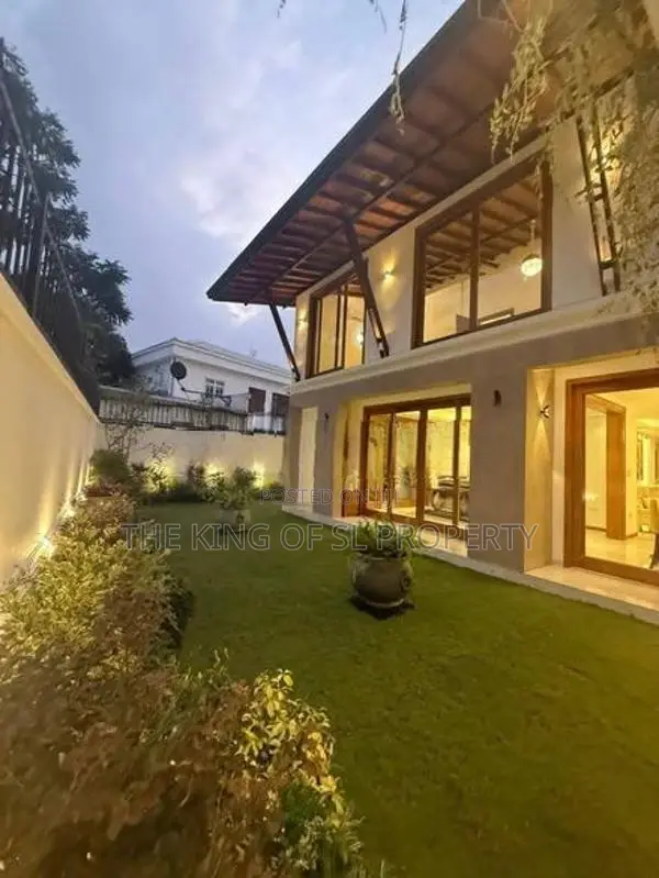 Luxury House for sale in Battaramulla