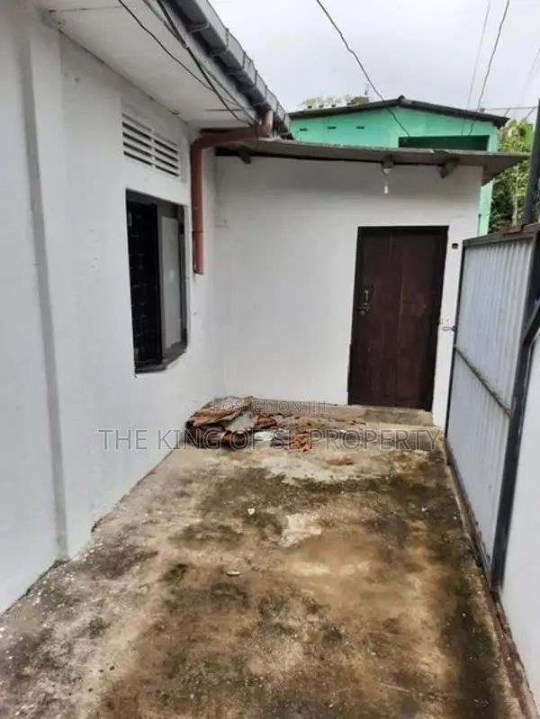 Land/old House for sale in Colombo 08