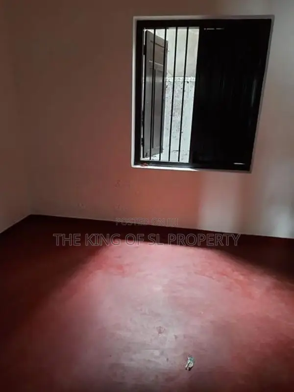 Land/old House for sale in Colombo 08