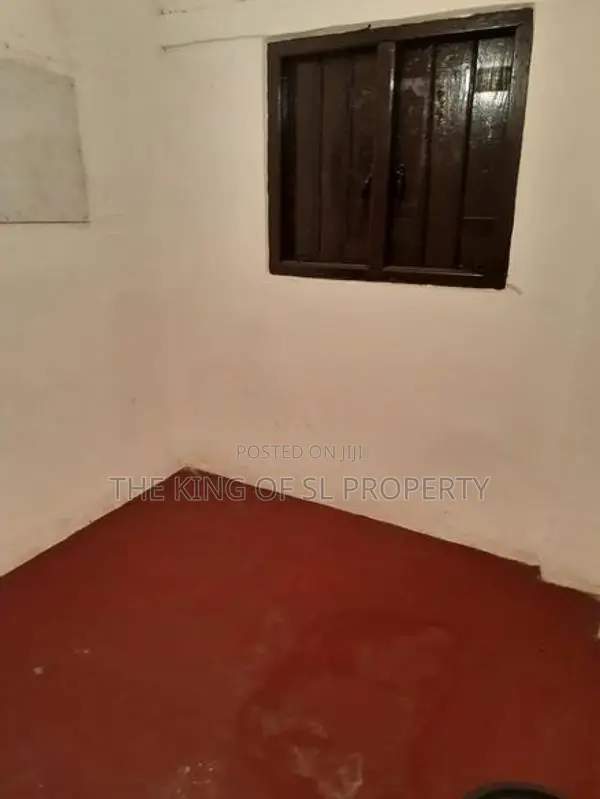 Land/old House for sale in Colombo 08