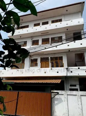 House / Appartement Building for sale in Kohuwala