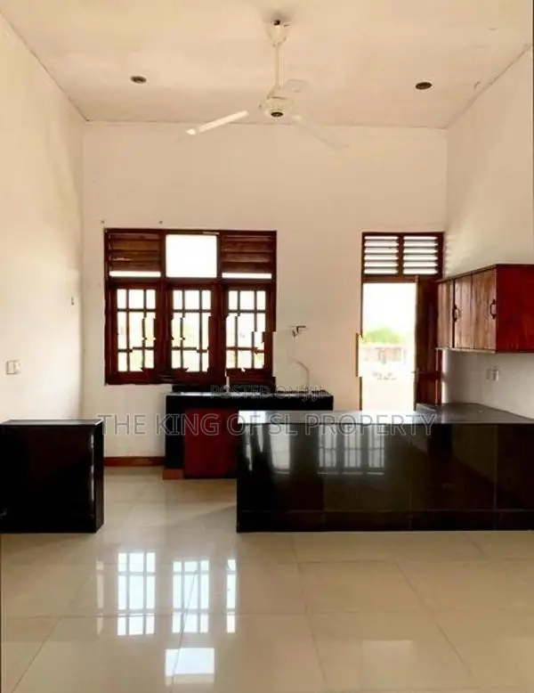 House / Appartement Building for sale in Kohuwala