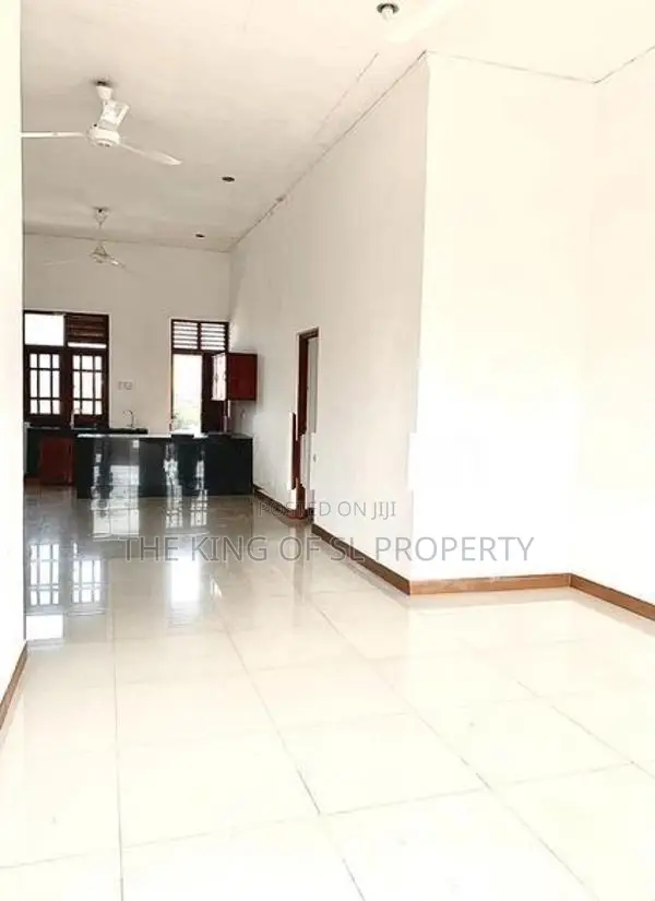 House / Appartement Building for sale in Kohuwala