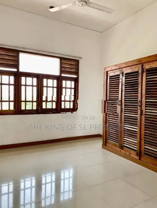 House / Appartement Building for sale in Kohuwala