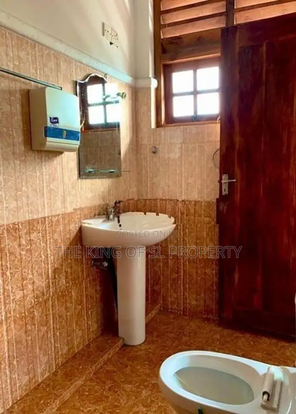 House / Appartement Building for sale in Kohuwala