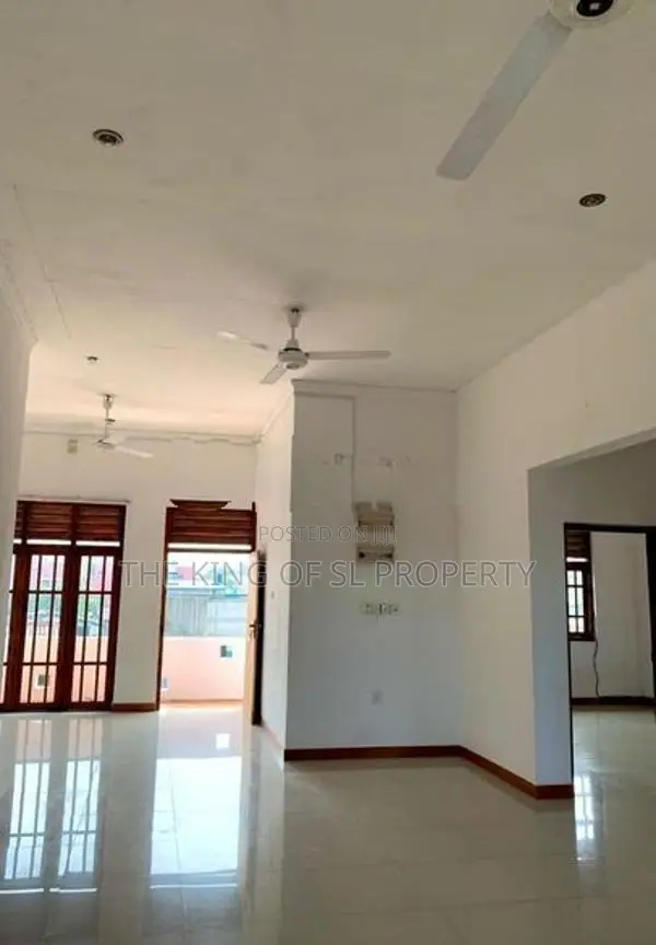 House / Appartement Building for sale in Kohuwala