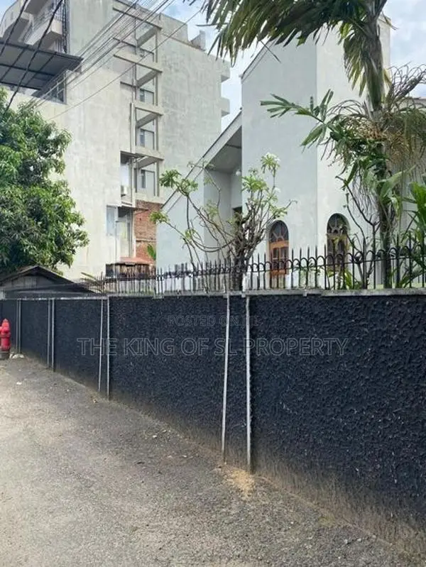 Land/ old House for sale in Colombo 08