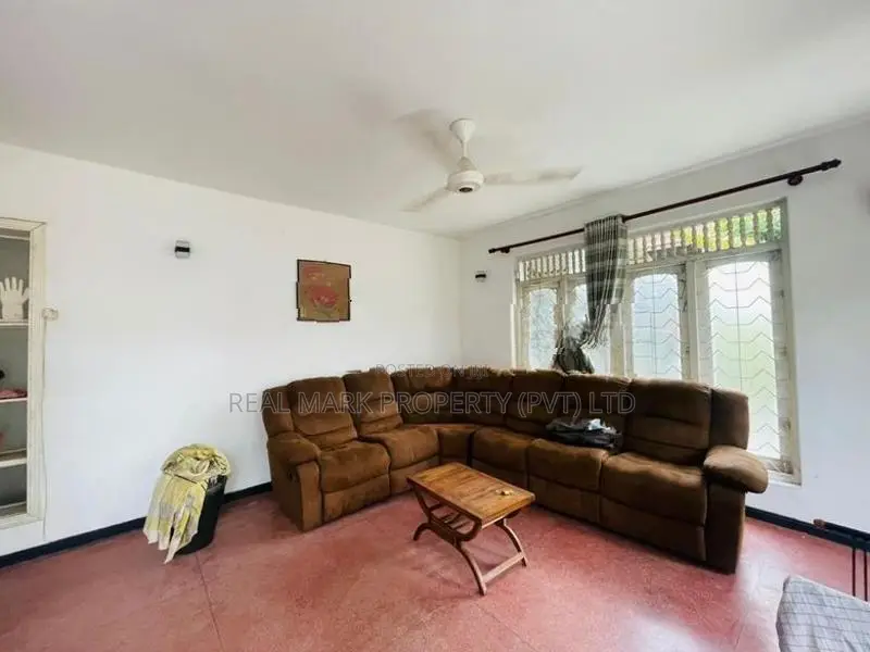 Elegant Family Home with Private Garden at Piliyandala