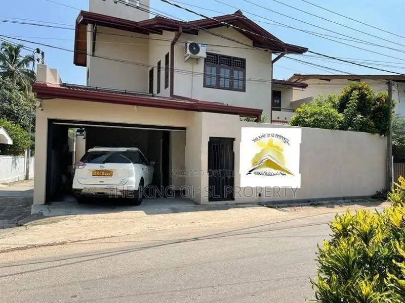 House for sale in Thalawathugoda