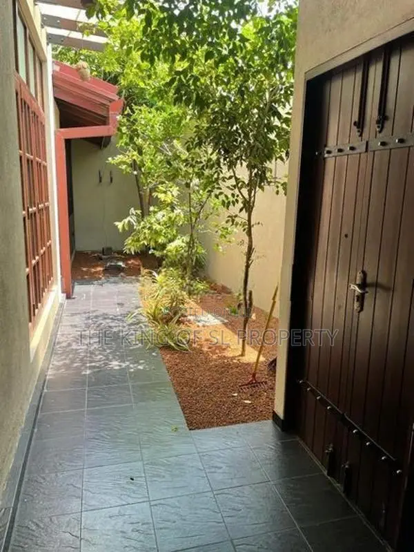 House for sale in Thalawathugoda