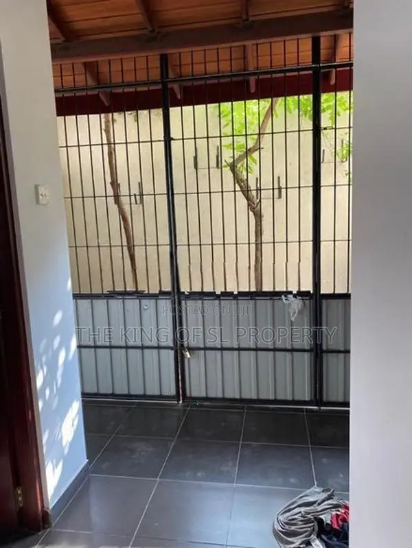 House for sale in Thalawathugoda