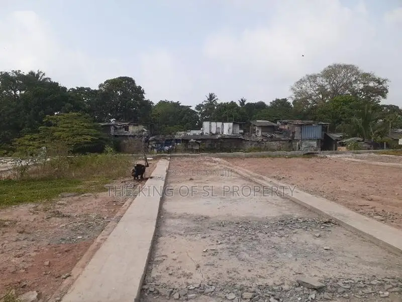 Land for sale in Colombo 14
