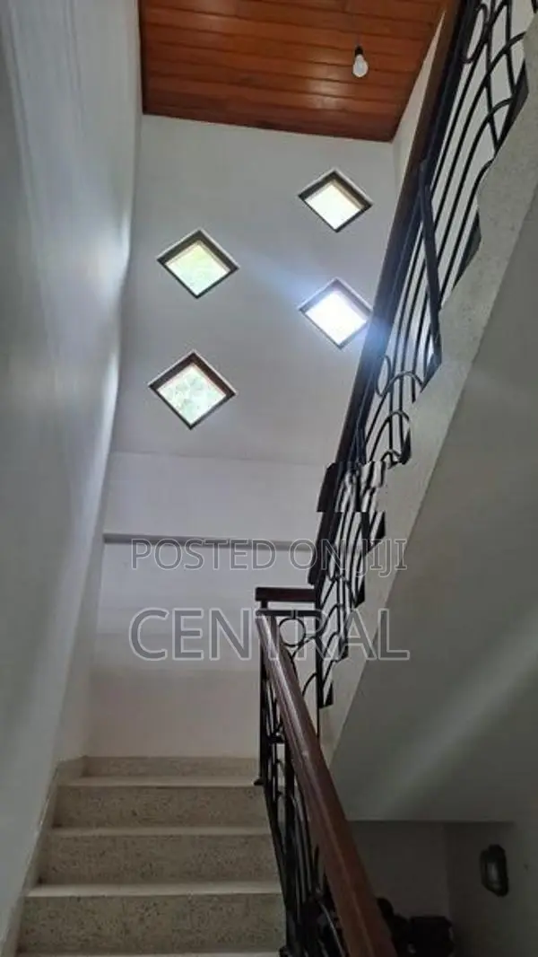 Spacious Two Story Modern Type Semi Luxury House for Sale (C7-10067)