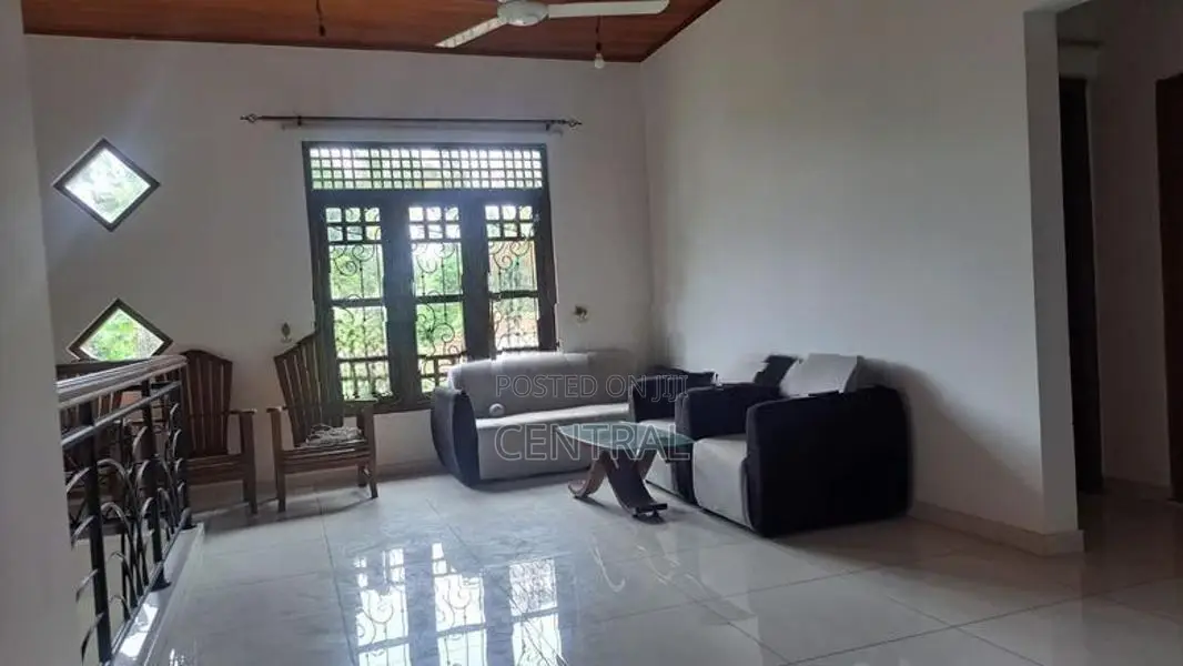 Spacious Two Story Modern Type Semi Luxury House for Sale (C7-10067)