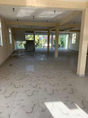 Building for sale in Athurugiriya