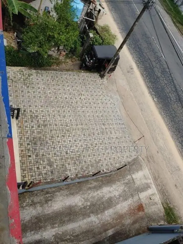 Building for sale in Athurugiriya