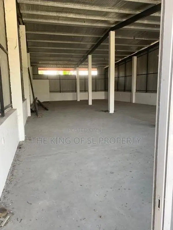 Building for sale in Athurugiriya