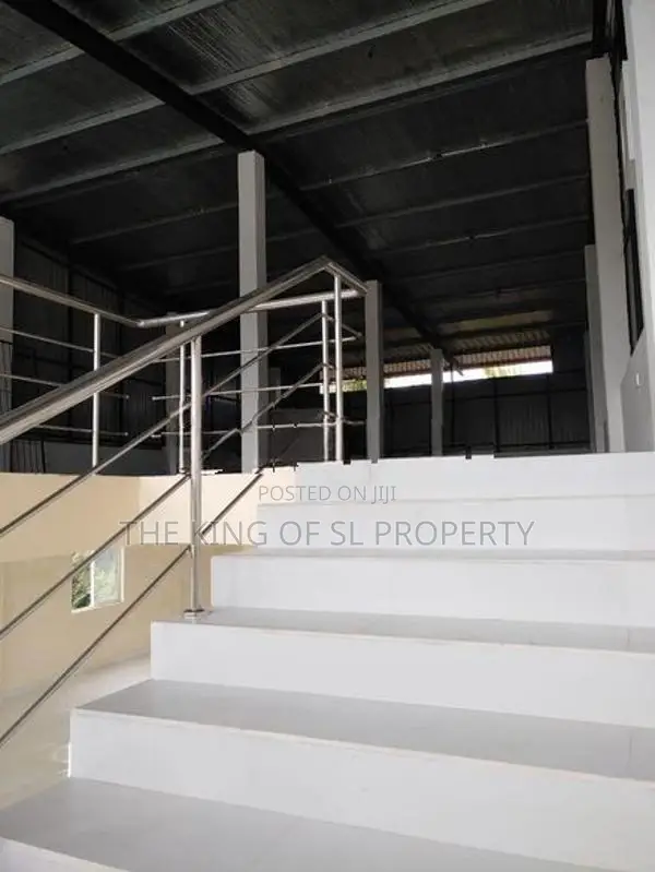 Building for sale in Athurugiriya