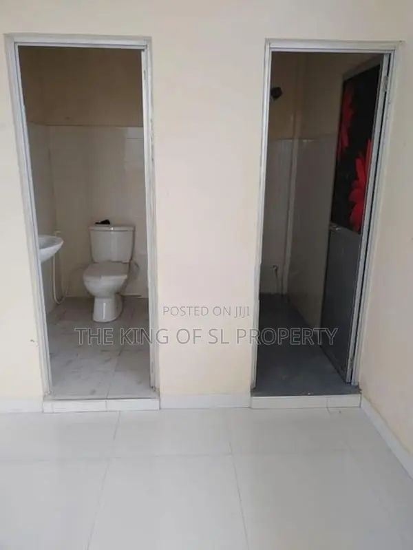 Building for sale in Athurugiriya