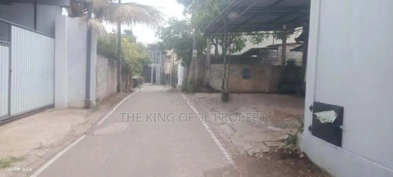 Land for sale in Thalawathugoda
