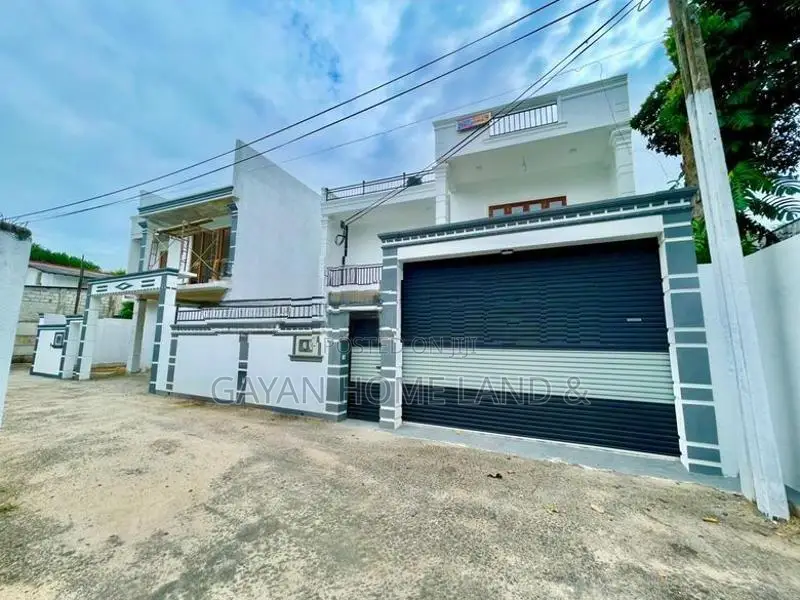 පිලියන්දල නගරයෙහි පිහිටි අලුත්ම තෙමහල් නිවසක් විකිණීමට