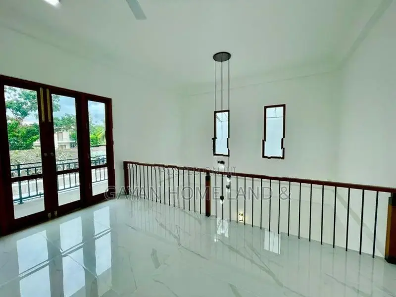 පිලියන්දල නගරයෙහි පිහිටි අලුත්ම තෙමහල් නිවසක් විකිණීමට
