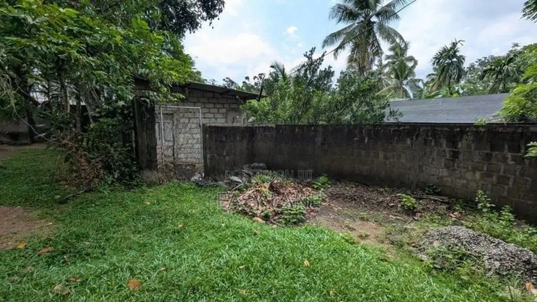කොළඹ කඩුවෙල 17 බස් මාර්ගයට ලගින් කුඩා නිවසක් සහිත ඉඩම