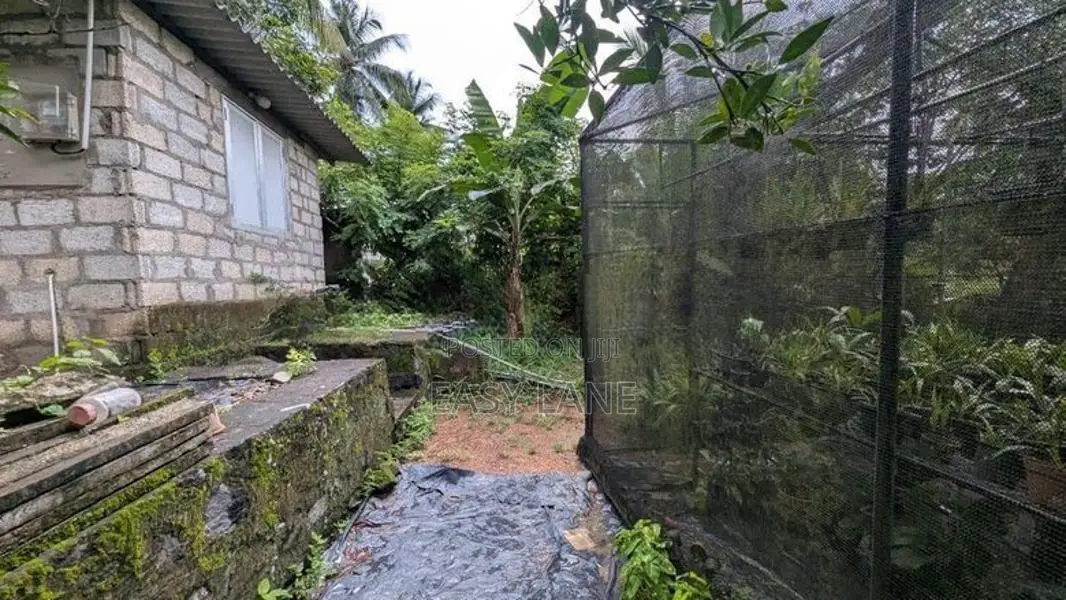 කොළඹ කඩුවෙල 17 බස් මාර්ගයට ලගින් කුඩා නිවසක් සහිත ඉඩම