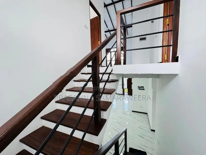 නවීනතම අලංකාර සුවිසල් දෙමහල් නිවස විකිණීමට piliyandala