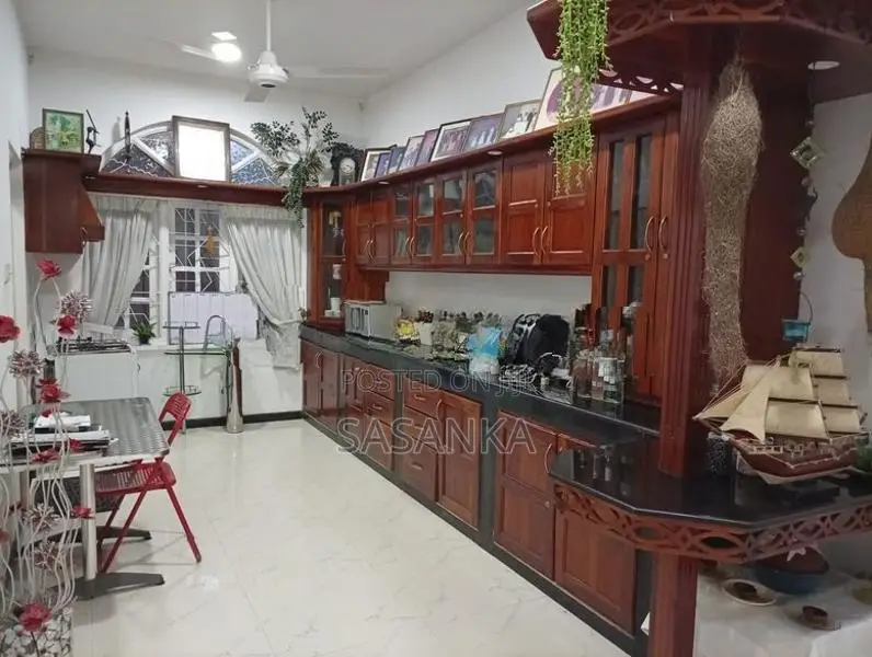 Ratmalana Attidiya Road 9Bed Rooms Three Story Luxury House For Sale