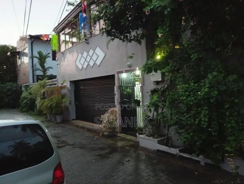 Ratmalana Attidiya Road 9Bed Rooms Three Story Luxury House For Sale