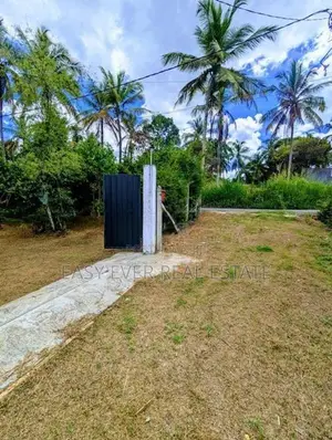 අඩි 20 කාපට් පාරට මුහුණලා පර්චස් 20ම ගත්තොත් – නිවස නොමිලේ