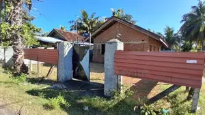 HHL1138 - Land with Parcial House for sale in Karuvappankerny