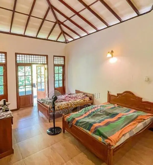 දිය පාරකට මායිම් වූ සුපිරි වටිනා ඉඩමක් සමඟ අංගසම්පූර්ණ දෙමහල් නිවසක්