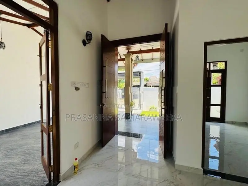 අති සුඛෝපභෝගී අලංකාර නිවස විකිණීමට piliyandala