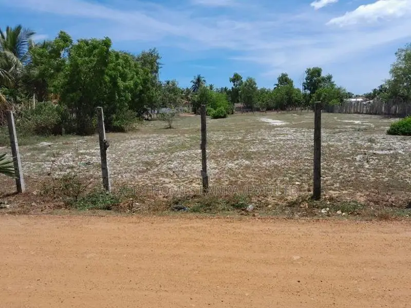 HHL1037 - Land for sale in Kommathurai
