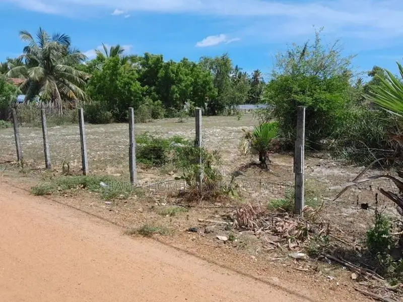 HHL1037 - Land for sale in Kommathurai
